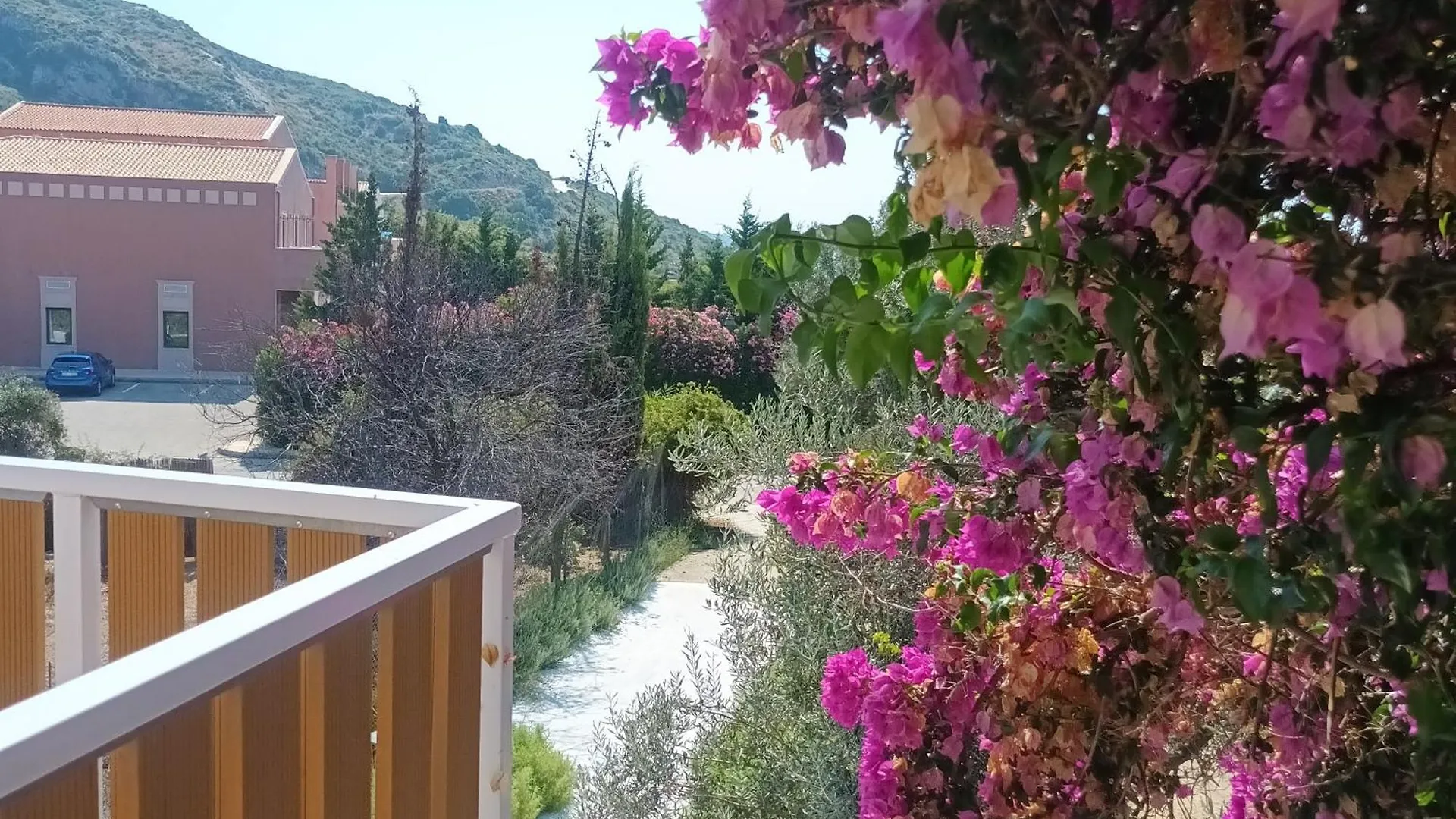 Katelios Farm House Loft Apartment
